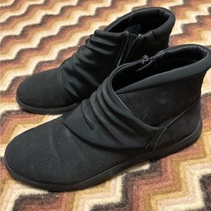 Clark’s cloudstepper booties, black size 8.5